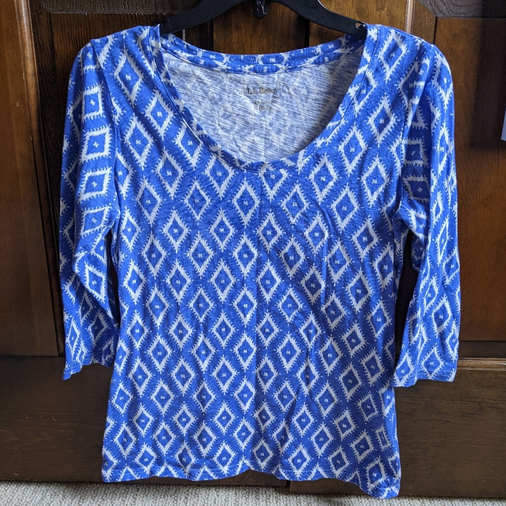 3/4 sleeve blue/white geometric scoopneck